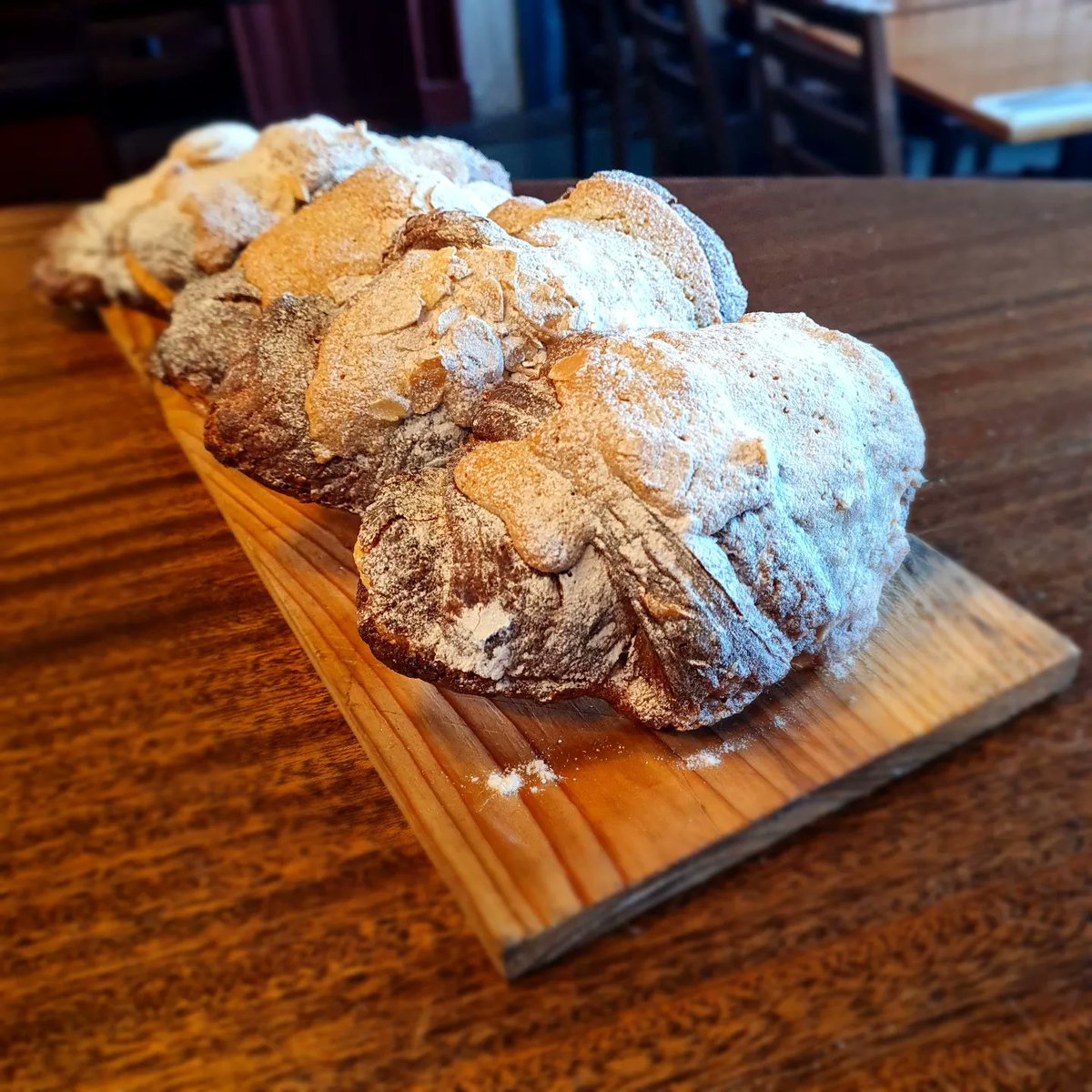 Theyellowhouse_'s tweet image. A selection of Jaime's pastries baked this morning... pear custard Danish pastries, pecan pie, almond croissants and chocolate macaroons ... what will it be 🤔☕️🥐😋

#danishpastry #pecanpie #macaroons #almondcroissant #croissants #pastries #patissserie #artisanbakery