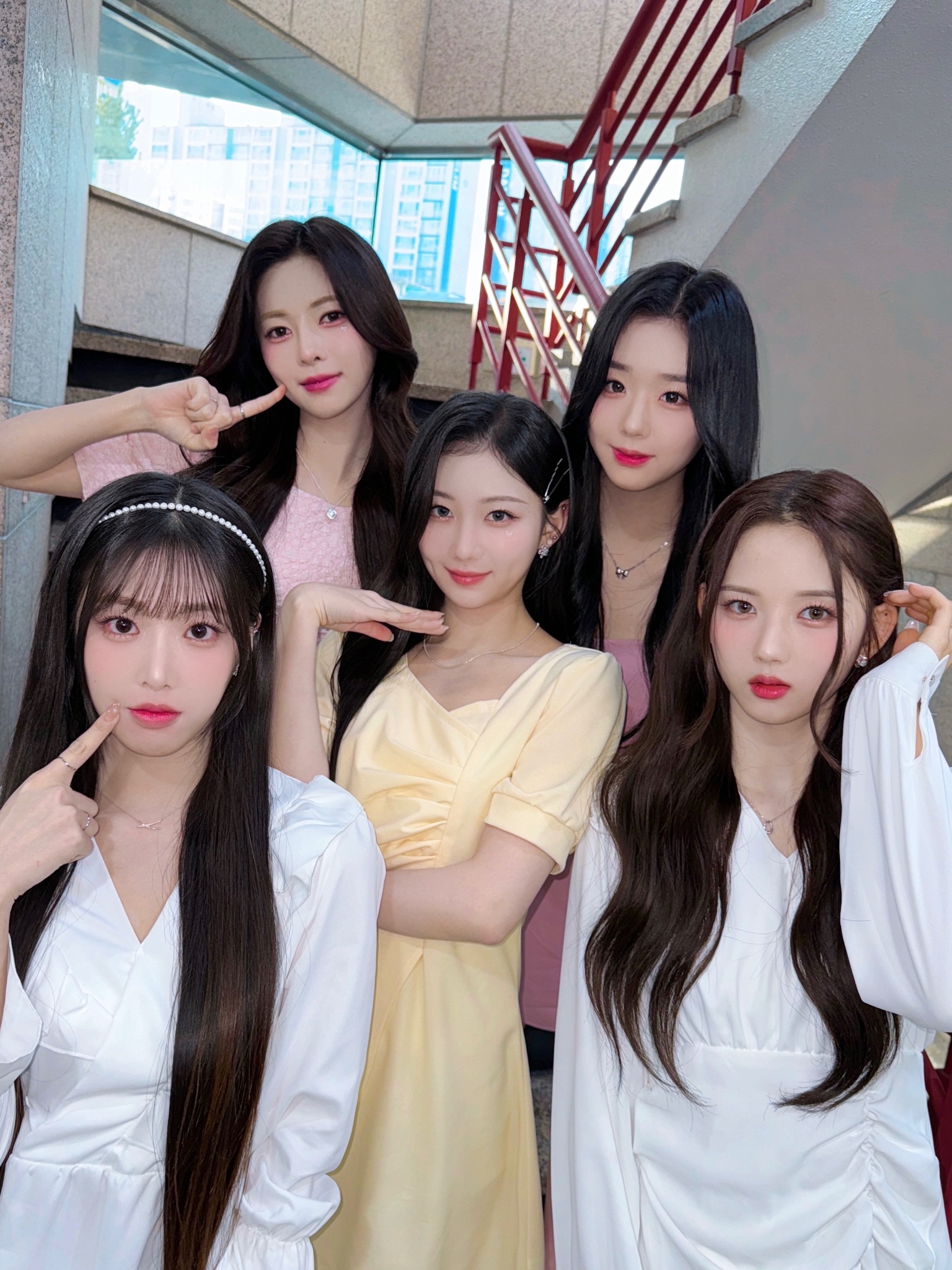 GE7lNntbQAAGoO-?format=jpg&name=large