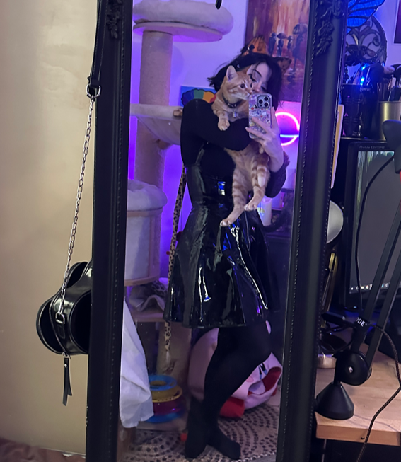 Live lancé, venez assister au jour 5 en jungle + pitié aidez moi c'est un carnage (pour compenser la catastrophe voilà la robe qu'on m'a offerte accompagnée d'Oscar)