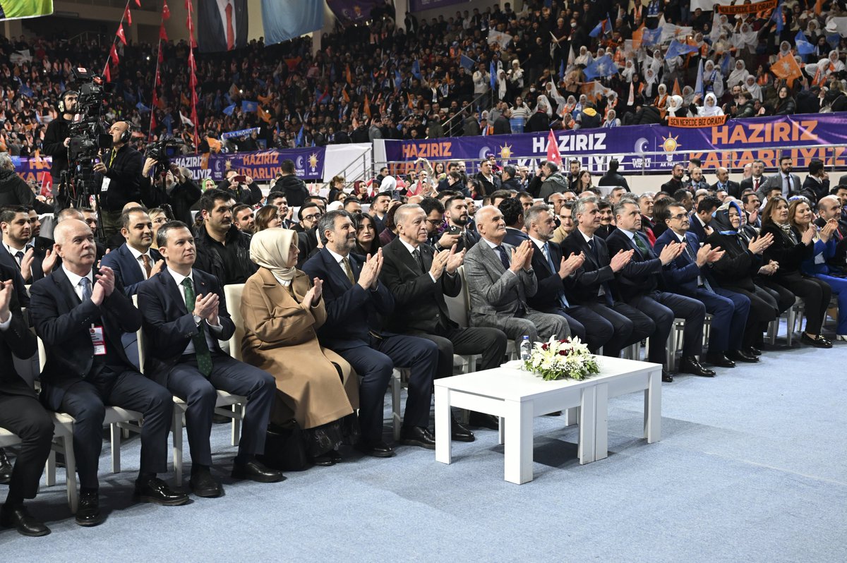 Genel Başkanımız ve Cumhurbaşkanımız Recep Tayyip Erdoğan, Şehit Anıl Gül Spor Salonunda düzenlenen Eskişehir İlçe Belediye Başkan Adayları Tanıtım Toplantımıza katıldı.