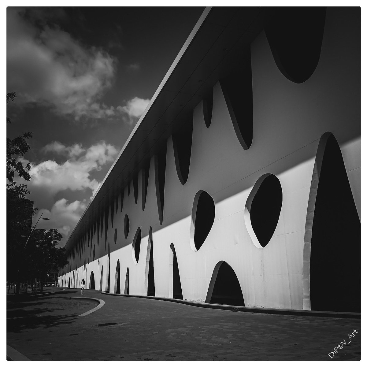 DiPOV_ART's tweet photo. City Architecture Geometry #geometry #city #blackandwhite #street #photography #travelphotography https://t.co/9XDAidhMME