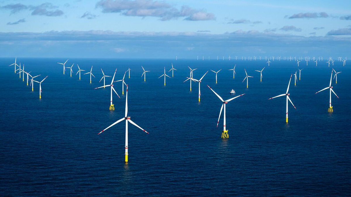 wiwo's tweet photo. Die Energiewende wird wegen vieler Verzögerungen teurer als nötig. An der Entstehung zusätzlicher Milliardenkosten maßgeblich beteiligt war die bayerische Politik. Die Kosten tragen die Bürger bundesweit. https://t.co/DfT1fzqUWB https://t.co/vWuFPqsY0a
