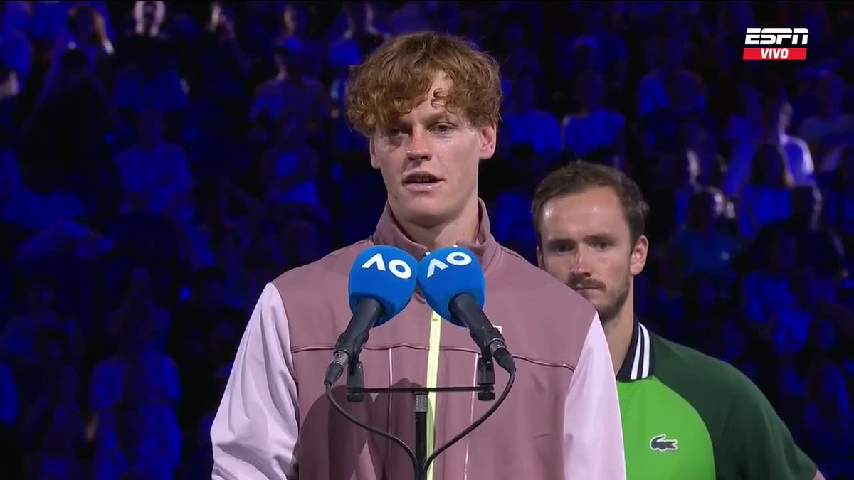 Un comentario de Sinner para mostrárselo a TODOS los padres con hijos que quieren ser deportistas.

🗣️ "Ojalá que todos tengas los padres que yo tengo, que siempre me dieron la libertad de poder elegir lo que yo quería. Cuando era joven, yo jugaba a varios deportes y nunca me