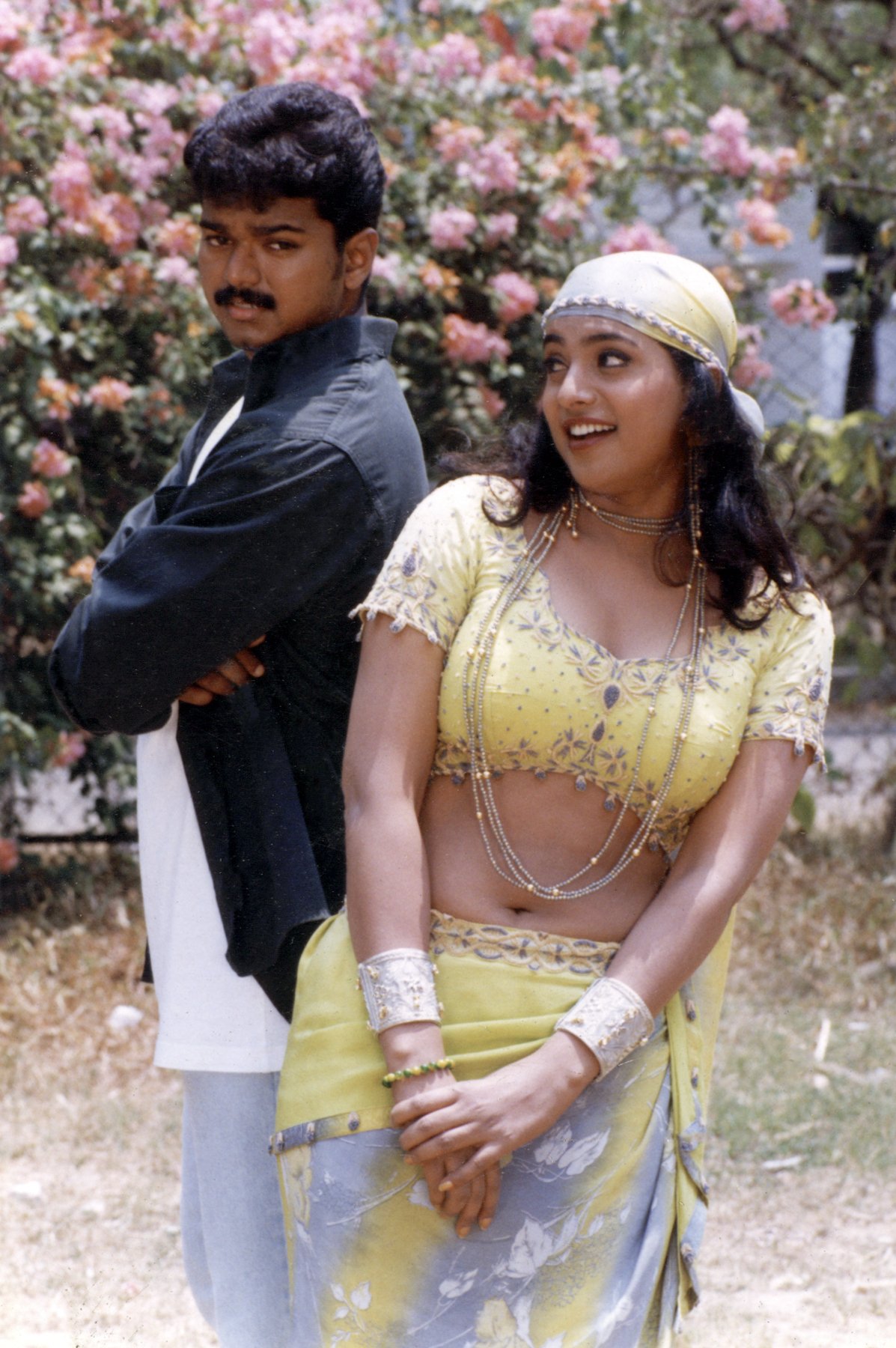 GE7mhXxW4AAsYB4?format=jpg&name=large