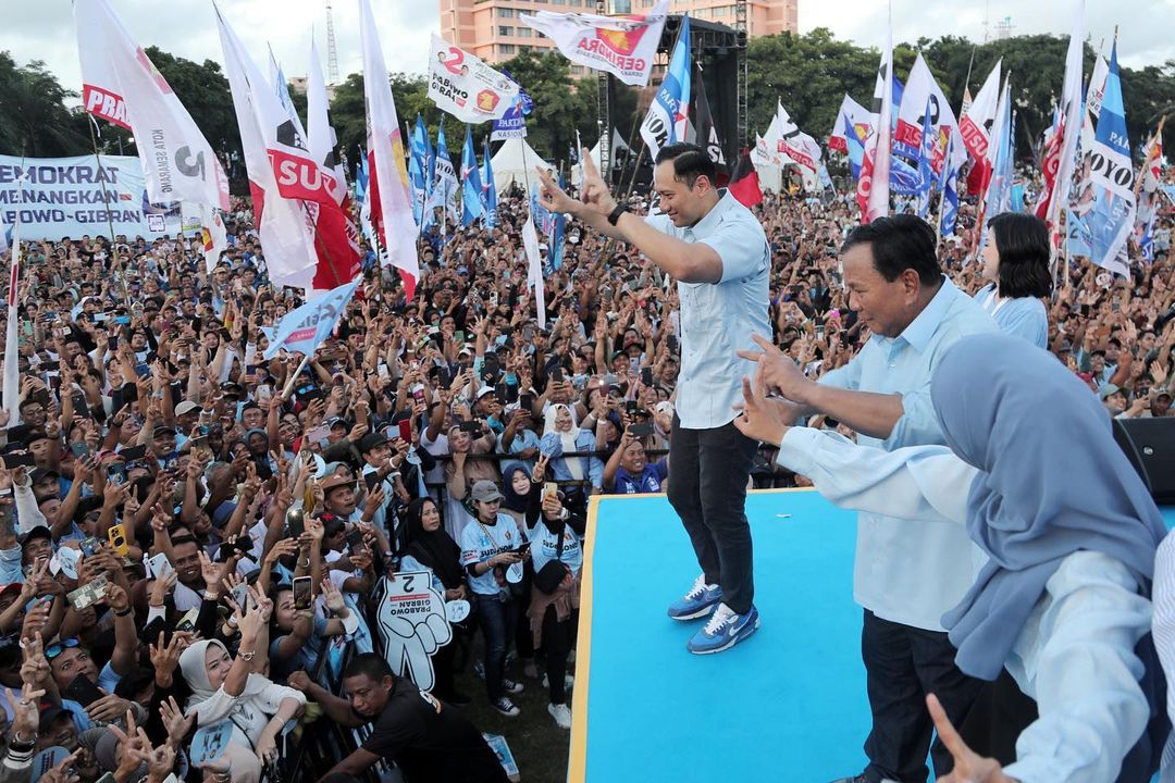 PDemokrat's tweet photo. Indonesia adalah negara yang besar, yang penuh dengan sumber daya. Meskipun kita memiliki tantangan, tapi kita yakin jika Indonesia 5 tahun ke depan dipimpin oleh Prabowo-Gibran maka Indonesia akan semakin maju dan rakyat akan semakin sejahtera. https://t.co/FGtIj6A1KH