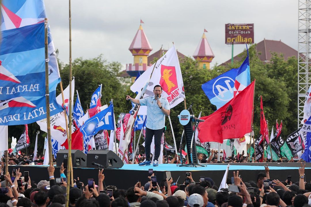 PDemokrat's tweet photo. Masyarakat Semarang, masyarakat Jawa Tengah, ayo datang ke TPS pada tanggal 14 Februari nanti untuk coblos nomor 02 Prabowo-Gibran. https://t.co/V6kvWSQsNV