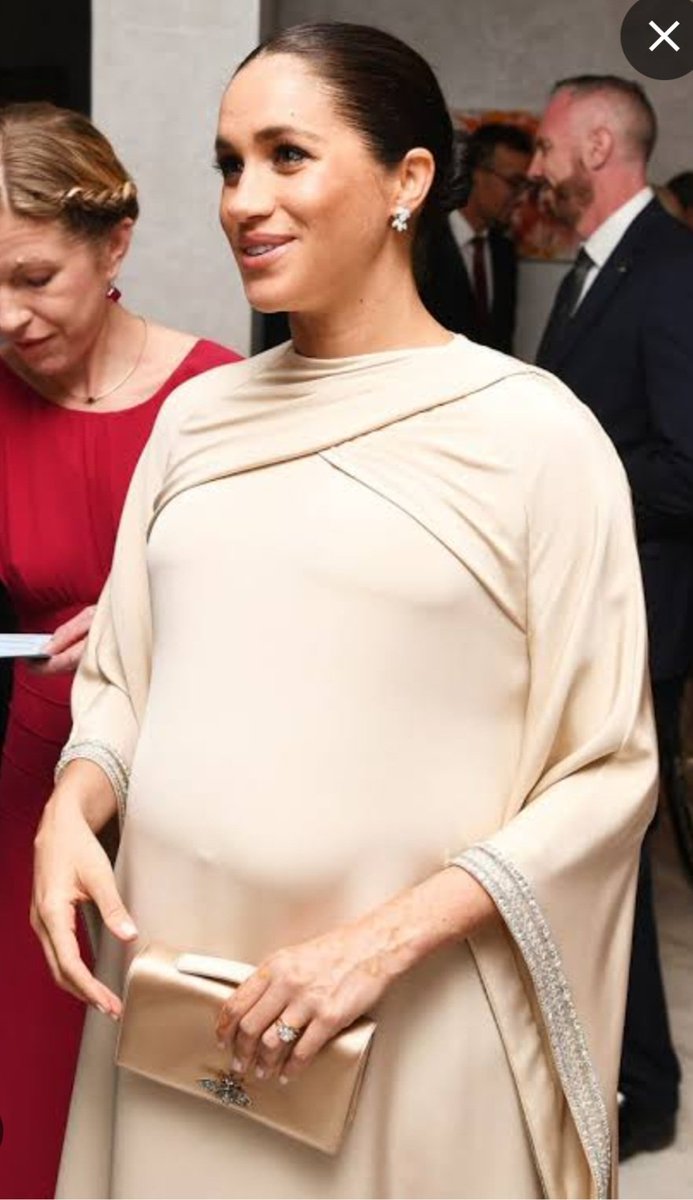 @AnneMar25605792 @unreMARKLEble @AndreaE46911188 I was thinking the same thing. That she is hugely fake pregnant. Later, in an eyewateringly expensive Dior monstrosity, the bump deflated and inflated. We have been asked to disbelieve our eyes for so long now. And the BRF goes along with it all. Strange times.