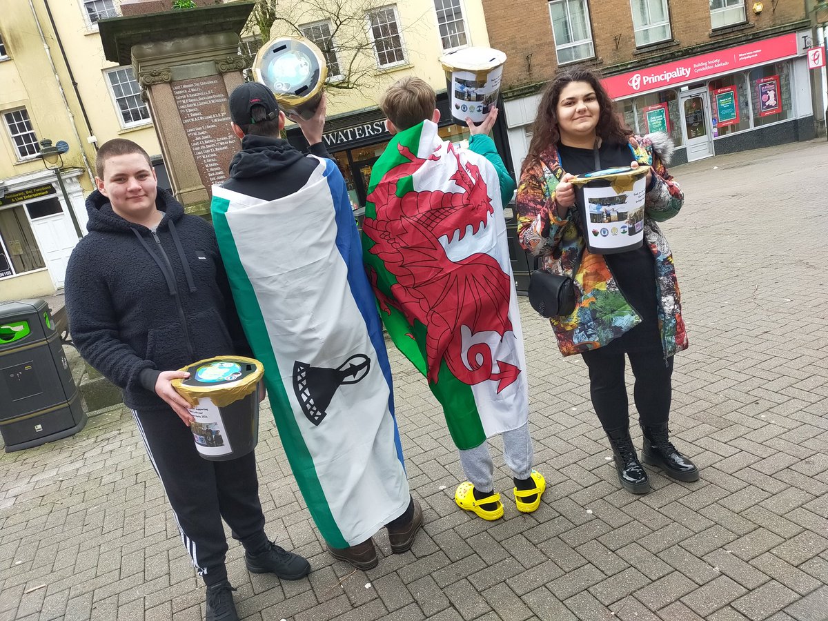 ActGlobCitizen's tweet photo. Glan-y-Moyeni out in Carmarthen to fundraise for @glanymorschool &amp; @DyffrynTafGeog Lesotho-Wales exchange visits in 2024! Amazing team work! 🇱🇸 🏴󠁧󠁢󠁷󠁬󠁳󠁿 @DolenCymru @TaithWales #Lesotho200 #PrideOfPlace2024 https://t.co/BUn153nS6c