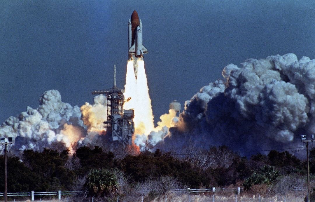 spaceinfoclub's tweet photo. At 11:38 AM on 28th January 1986, Space Shuttle Challenger lifted off from Cape Canaveral, Florida. 73 seconds later, exploded in a cloud of fire. 

No crew member survived. 

Video&amp;Photo Credits: NASA [+DM for credits attribution]

#spaceinfo #challenger #shuttle  #onthisday https://t.co/Qo7zueyW74