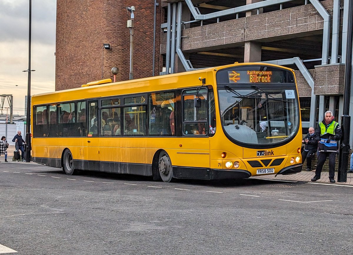 DownOnTheStour's tweet photo. Plenty of Bus action for the Bus Enthusiasts on the RRBs today. 👏
Darts, Scanias & Wright's galore paying us a visit at Wolverhampton 📸
#DOTS #busphotography #trabsportphotography #diamondbus #scania #dennisdart https://t.co/5v7Yf6HJZe