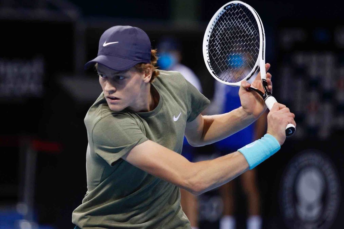 Jannik #Sinner poco fa ha vinto gli #AusOpen .
È il primo italiano nella storia a vincere in Australia. 
È un orgoglio per tutti noi. 🇮🇹

#SinnerMedvedev