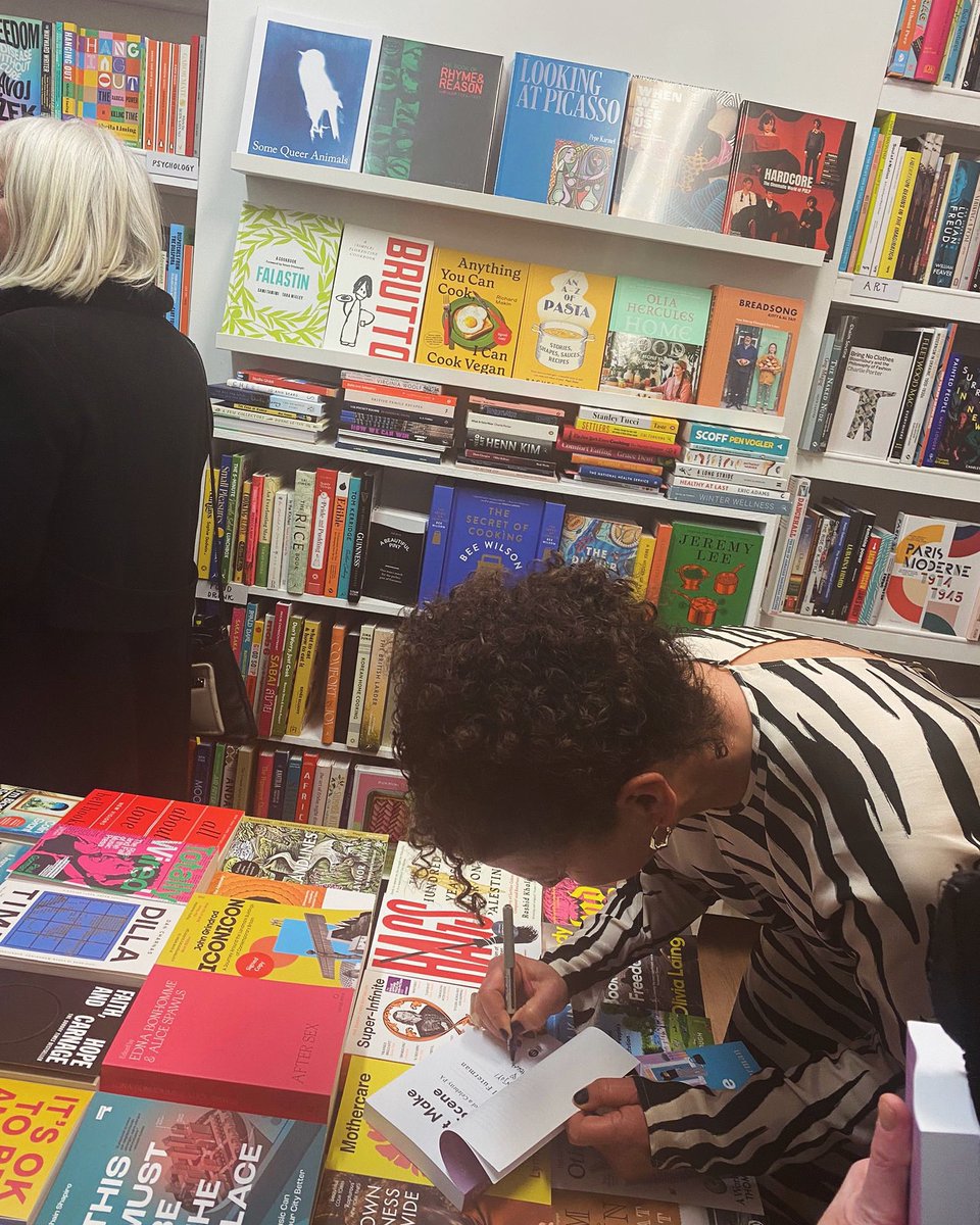 What a special night! My first signing captured. Thanks to everyone who came out to support and @hastingsbooks for having me. #celebrityassistant #celebritypa #newwriting #novel #BookTwitter #bookstagram #stleonards #hastings