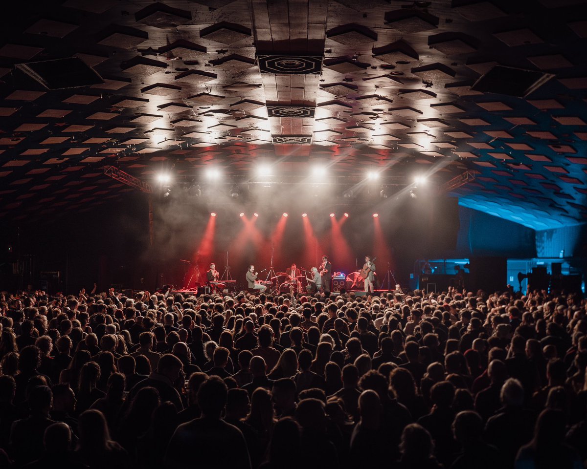theolllam's tweet photo. Glasgow @ccfest @TheBarrowlands you were MAGNIFICENT! Thank you. Liverpool @ClubEVOL @artsclublpool were on our way! See you tonight … https://t.co/eNufWfg4sL