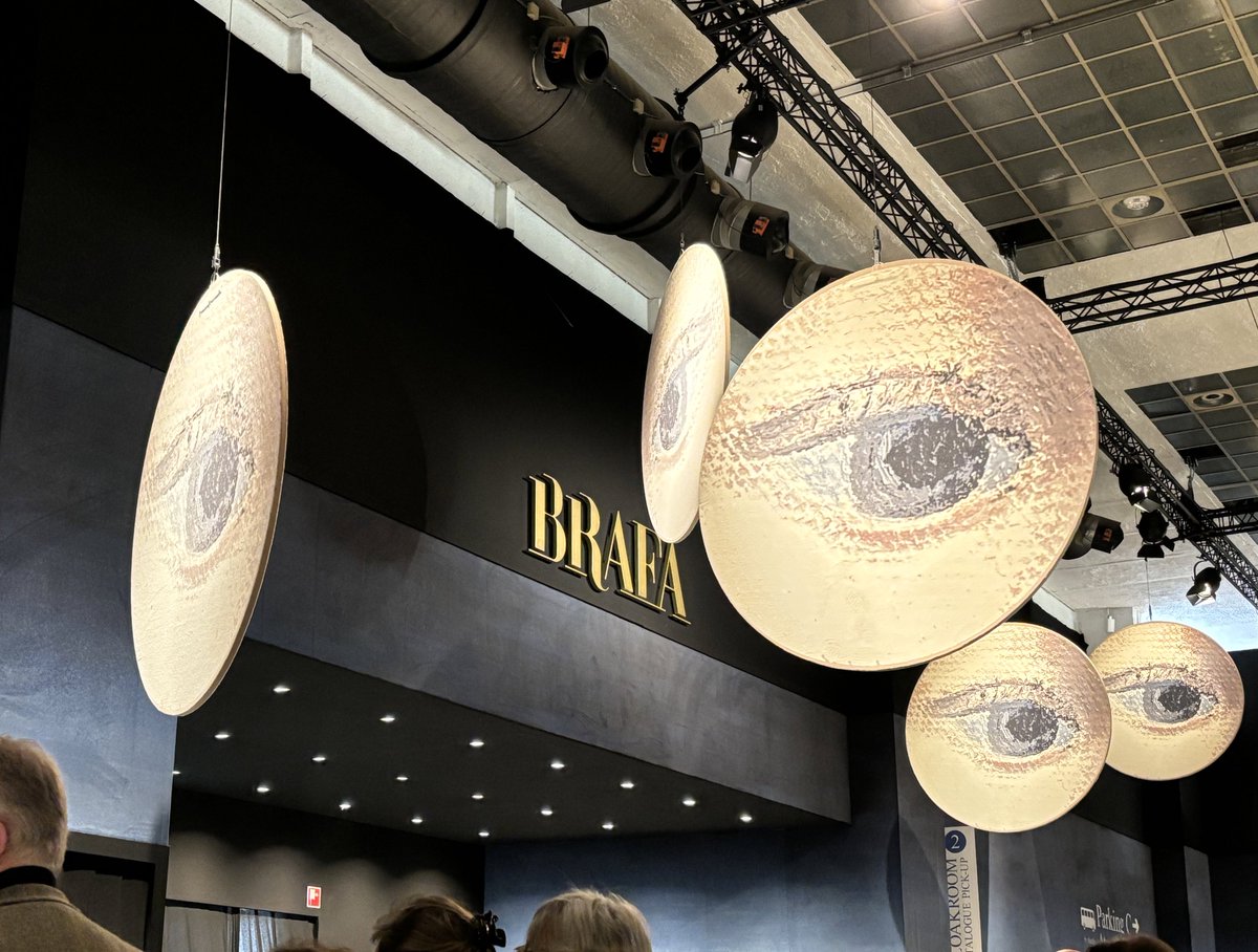Mediocre_Thomas's tweet photo. Ideale zondagactiviteit wanneer je nog eens met de voetjes op de grond wil geplaatst worden omtrent wat rijkdom is 🥲 #BRAFA https://t.co/4Pxy5BEPyF