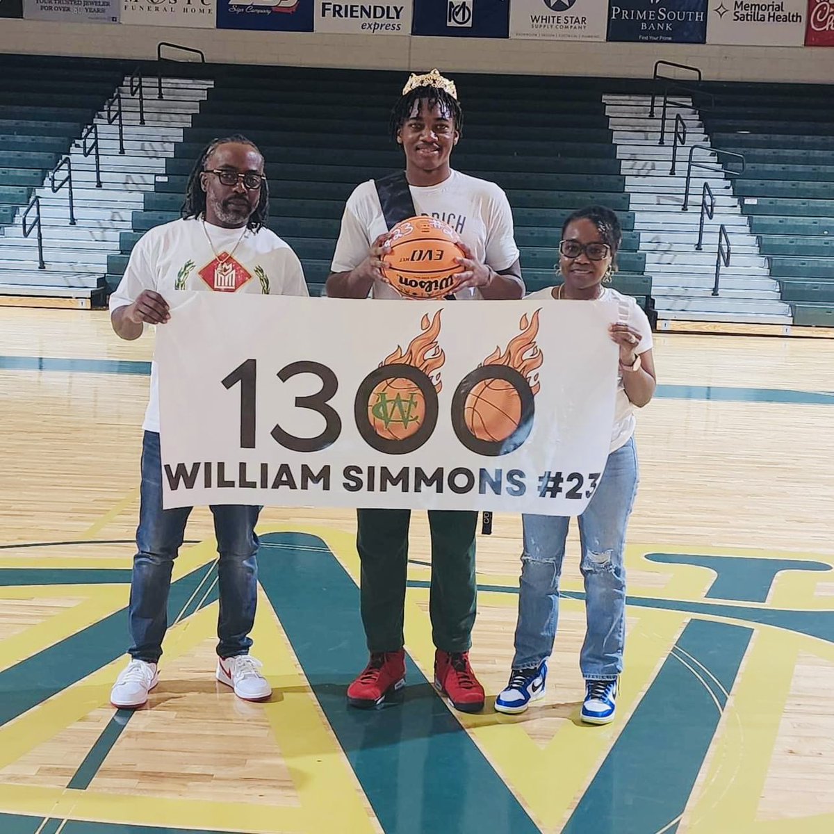 Congratulations to 2024 6’3 Wing William Simmons <a href="/will_iam1233/">William Simmons</a> from Ware County HS for reaching the 1300 point milestone. He was awarded with a 1300 point ball Saturday vs. Greenbrier. <a href="/Relentless_Hoop/">Relentless Hoops</a> <a href="/TheWelchyReport/">Welchy Report</a> <a href="/JHillsman/">JHillsman</a> <a href="/WareCoGators/">Ware County Gator Nation</a> <a href="/KyleSandy355/">Kyle Sandy</a> <a href="/OntheRadarHoops/">Shun Williams</a>