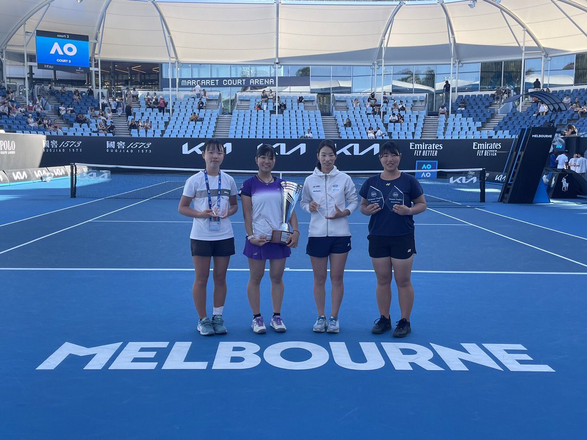 全豪オープンデフテニス部門は男女8選手ずつ出場な中、女子シングルスは日本選手が上位独占🇯🇵👏🏽

🥇菰方里菜選手
🥈宮川百合亜選手
🥉喜多美結選手
4位鈴木梨子選手

全員インカレ経験者という最強世代で2025年東京デフリンピックでの活躍に期待🇯🇵🗼
それまでに更に「デフテニス」を広めます💪🏽