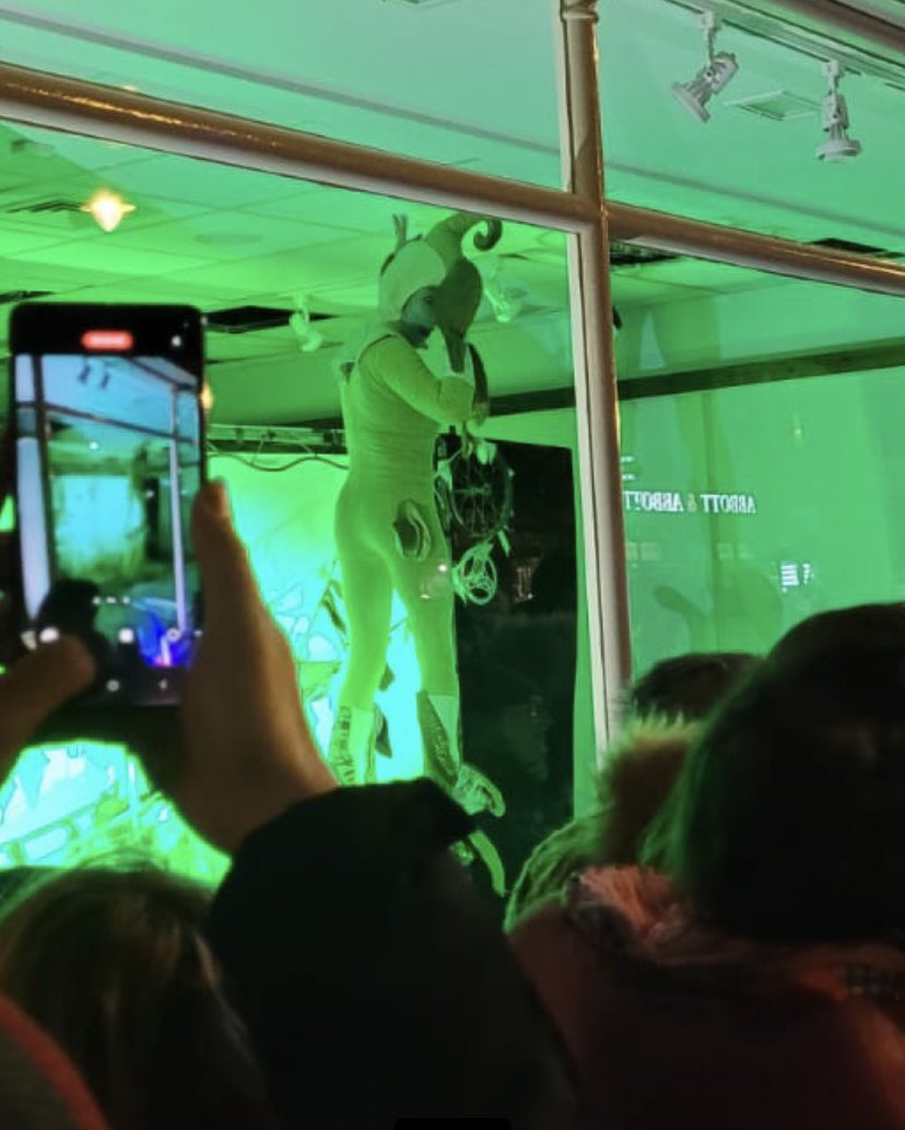 Wonderful Shadow Shop shows through the empty shop window of Edinburgh Woollen Mill last night 🥰#Bexhillafterdark @18hoursevents @ace_southeast