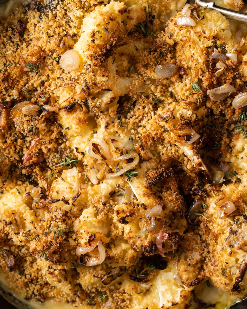 Enjoy this cauliflower cheese with crispy shallots!

A delicious twist on the classic Sunday Roast side!

Head to the link in our bio for the full recipe.