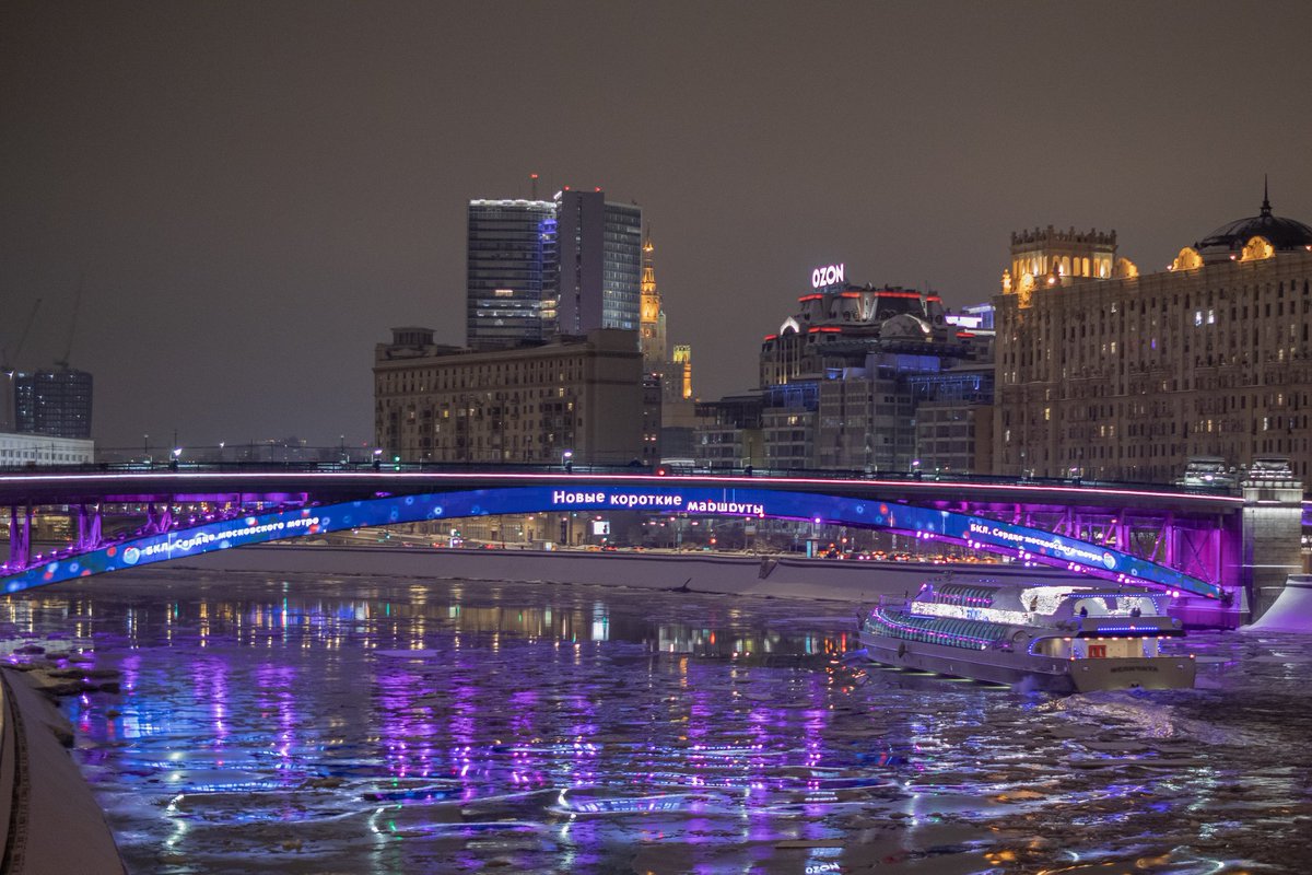 Метромост

#вечер #зима #уличнаяфотография #архитектура  #фотоблог #река #bridge #winter #river #architecture #streetphotography