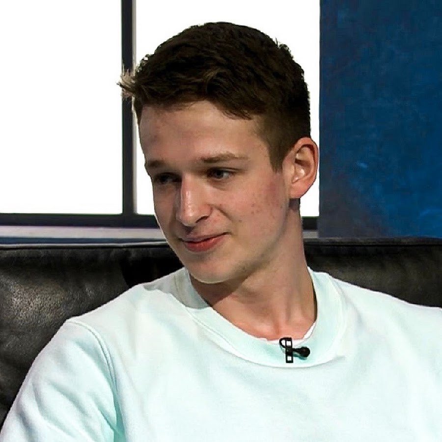 ThomasClay3's tweet image. Hi @BrumPolice  this was the wolves fans in the West Brom end. Him and his dad. Please arrest both