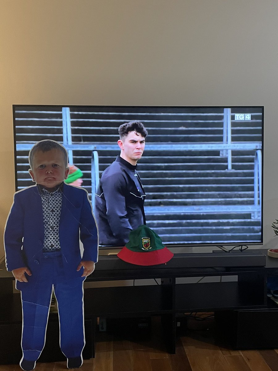 11 hour time difference but sure look hasbulla said he would stay up and watch it with me #UpMayo