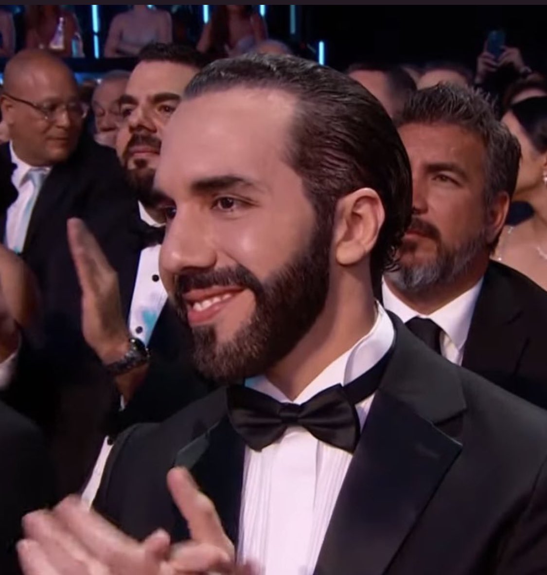 La democracia más sólida y fuerte en la historia del mundo, la ciudadanía elegirá en absoluta libertad 60 diputados y 44 alcaldes, todos del Partido Nuevas Ideas. El Salvador será el primer país con partido único por voluntad soberana de su población.