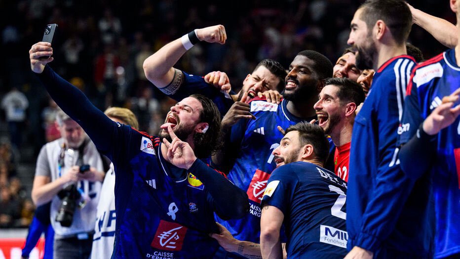 𝗛𝗔𝗡𝗗𝗕𝗔𝗟𝗟   L’équipe de France masculine de handball a remporté son 4e titre de champion d’Europe après sa victoire (33-31) face au Danemark. #FRADAN #HandballEM #ehfeuro2024