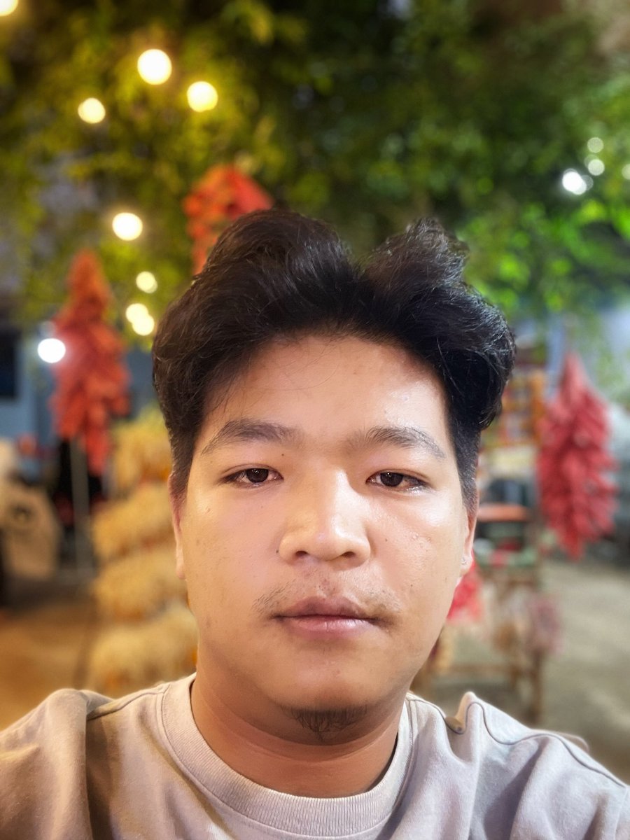 Vanhau1998's tweet photo. Để râu nhìn hơi già https://t.co/TKj36MSab8