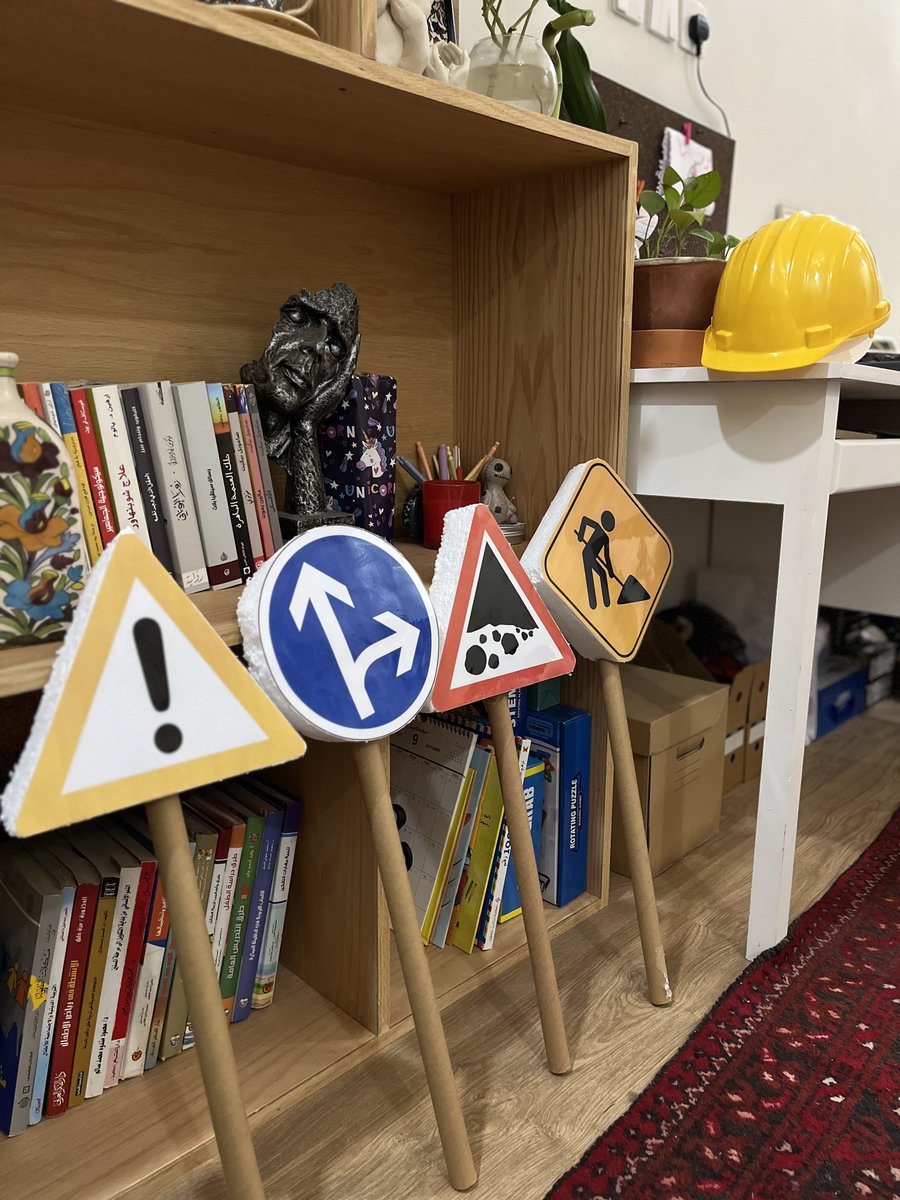 TeacherWaIa's tweet photo. حضّرت نشاط باستخدام الأحجار للحساب 🚜🪨
وإشارات باستخدام الفلين والكرتون 🚫⚠️🚸
بكرة بإذن الله أنزل طريقتها وملف جاهز للطباعة. https://t.co/qgvTO9l9l7