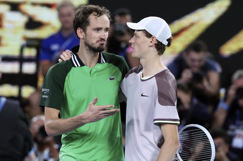 This_AnthonyG's tweet photo. The #AusOpen championship final had a total of 283 points played over 5 sets

#Medvedev 141 ( 49.8% )
#Sinner 142 (50.2%)

#Tennis is such a cruel game! 

#SinnerMedvedev https://t.co/GVykqt8c5h