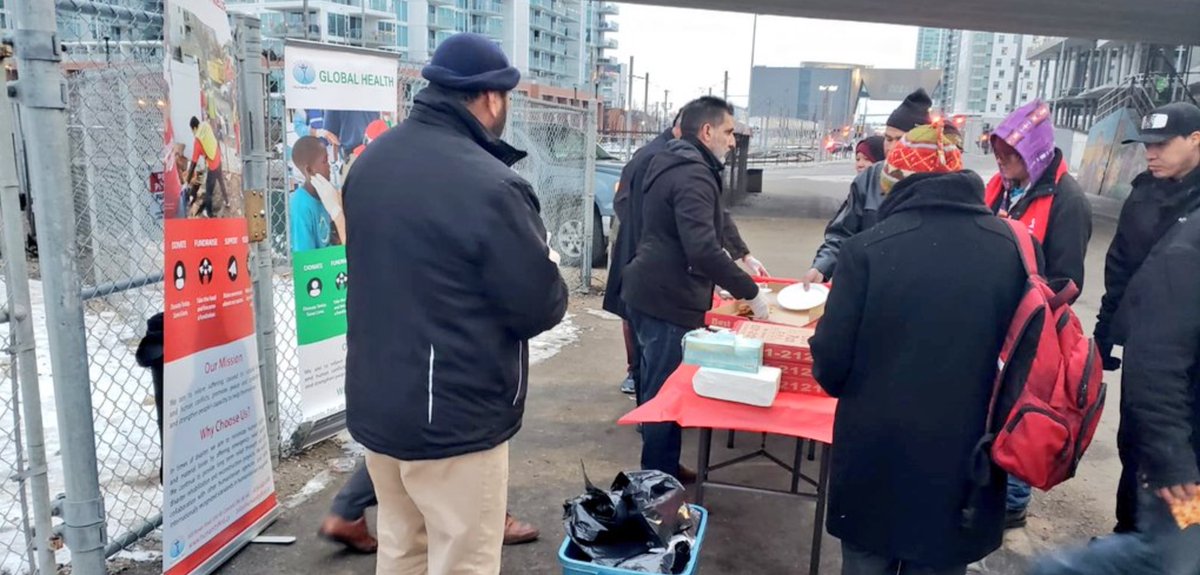 HFI1995's tweet photo. Across #Canada, the @humanityfirst volunteers support #homeless people in cities such as Toronto and Calgary with hot food. https://t.co/GoHgQeEIMn