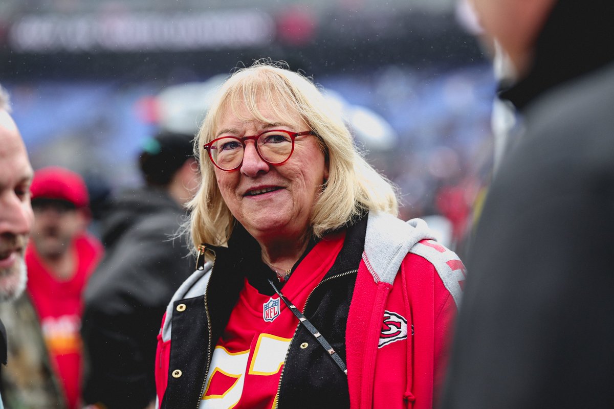 Chiefs's tweet photo. No need to fear, Mama's here! https://t.co/prp8iM9RkY