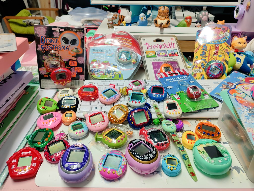 ChocotitaKawai's tweet photo. Una parte de mi gran colección de Tamagotchis y Virtual Pets 🩷
#tamagotchi #vitualpets #bandai https://t.co/BWtNPx0mjP