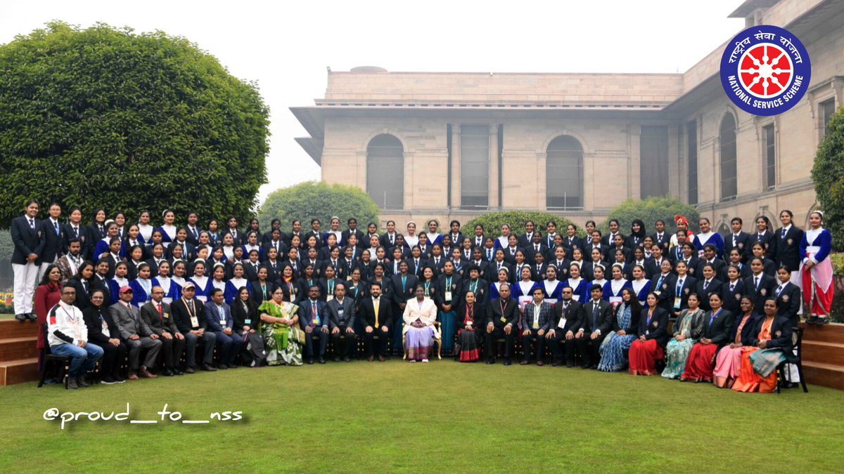 nss_to's tweet photo. President Droupadi Murmu met  NSS volunteer , officials and other participants of the Republic Day Parade 2024 at Rashtrapati Bhavan.🇮🇳 @_NSSIndia #nss #proudtonss #nssindia #NSS https://t.co/o99Kk3qxXj