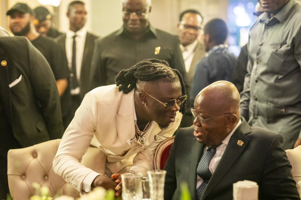 TRENDSTVGH's tweet photo. As U see This U for Know Sey @stonebwoy Collect Am Wotowoto . No be Joke Kraaa  . w'agyi sika No 

@BhimNativesGh @BhimWorldwide_ &amp; Every Bhim fan for go take ein Share ooo, cos U guys Made him who he is 😂🤔🤔 

Note-; Don't forget to follow me https://t.co/qca6oHrkTW