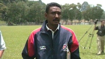 ProfeLRodriguez's tweet image. Se fue Víctor Luna, el gran entrenador de futbol que sacó al DIM de una larga sequía de títulos. 
Falleció por un problema cardíaco, según reporte desde Medellín.
Descanse en paz. Foto: Alejo León