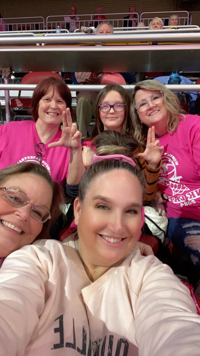 thecathynolan's tweet photo. Let’s Go CARDS!!!!! #gocards #L1c4 https://t.co/B3EiOSZnZZ