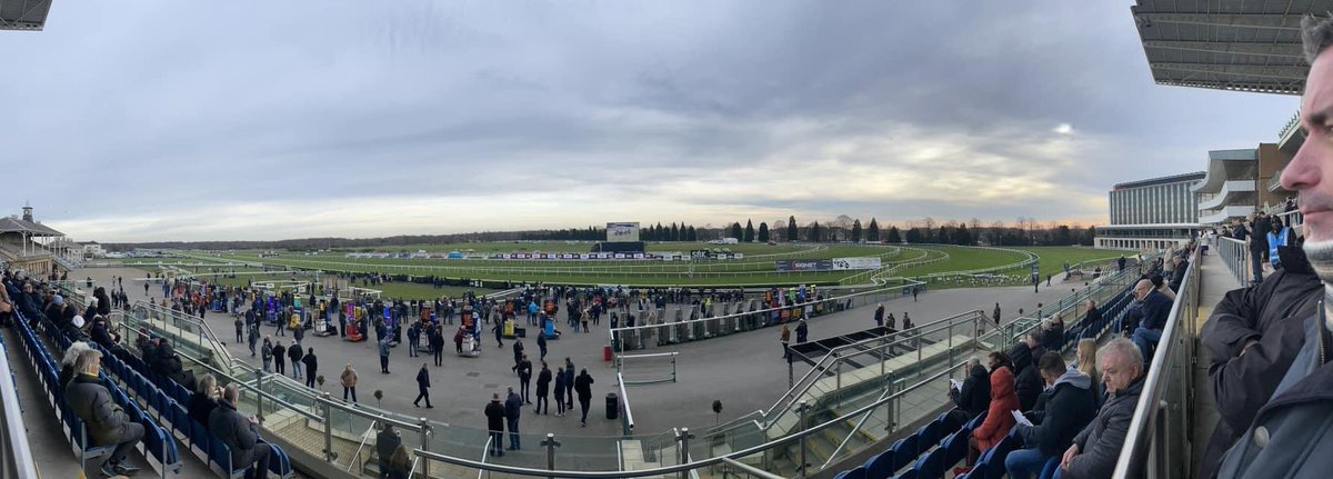 Great but chilly day out at <a href="/DoncasterRaces/">Doncaster Racecourse</a> today courtesy of <a href="/bluelightcard/">Blue Light Card</a> Highlight of the day was watching Marie’s Rock getting back to winning 🥇ways 🐎👍 #bluelighttickets Great profitable day, thank you ☺️