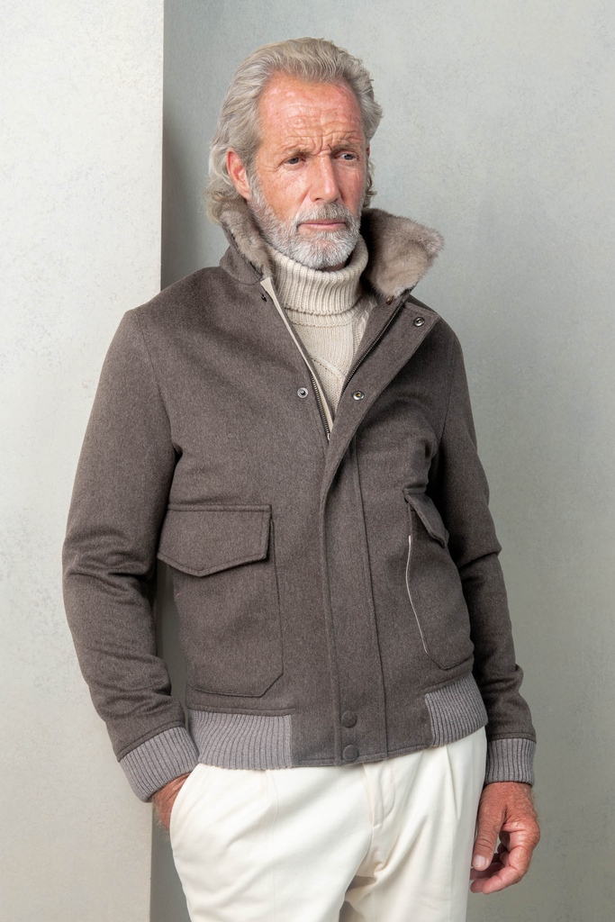 ParmaPini's tweet image. Gentle reminder: Only a few styles remaining of our Taupe Short Coat, complete with a detachable shearling collar.

piniparma.com/products/taupe…

#piniparma #shearling #madeinitaly #menswear #italianmade