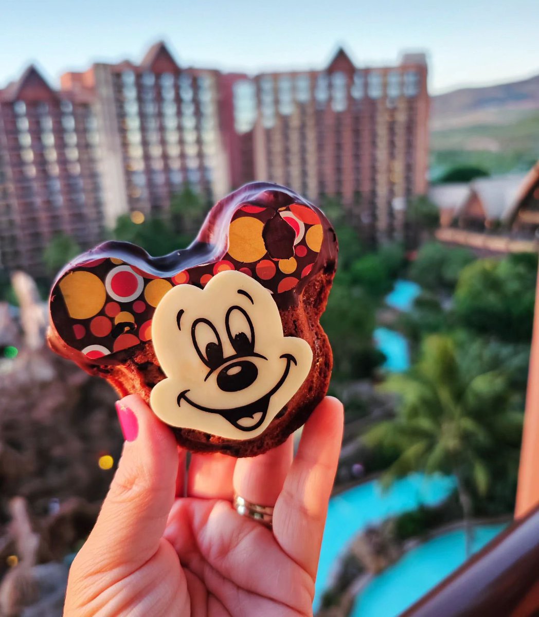 Sundays are sweet at @disneyaulani 😋
.
.
#aulani #hawaii #Oahu #aloha #ohana #travel