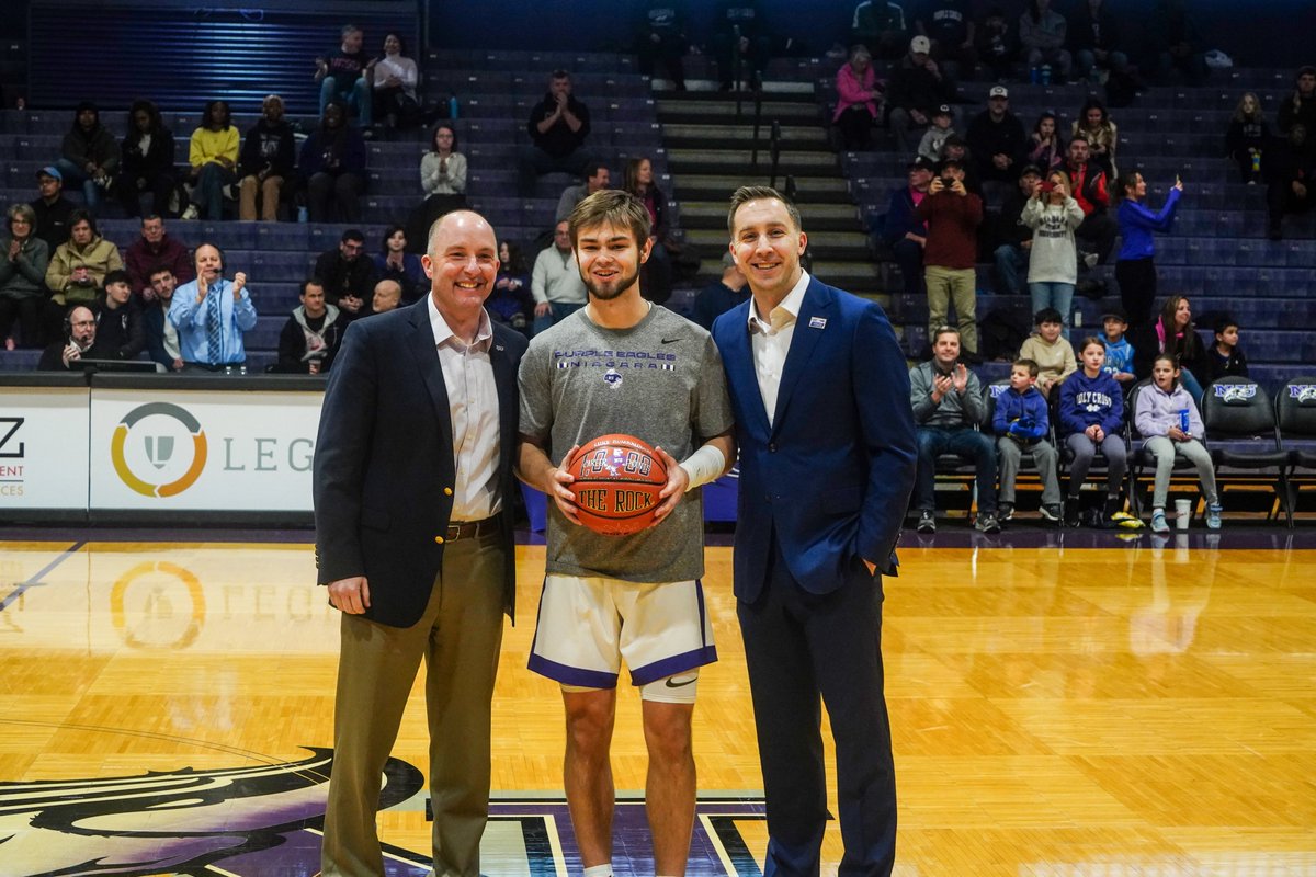 Before today's game, <a href="/Greg_Paulus/">Greg Paulus</a> and <a href="/NiagaraAD/">Simon Gray</a>  presented <a href="/luke_bumbalough/">Luke bumbalough</a> with a ball to commemorate his 1,000 career points!

🟣🦅🏀