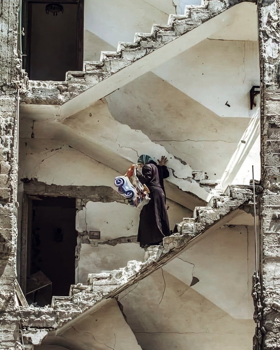 SelametiFaruka's tweet photo. İnsanı yaraları da birleştirmezse ne birleştirir? 
Yara aynı yara, dil aynı dil. 
Biz neden bu kadar yalnızız..?
#ZorluyuDurdurun
#GazaHolocaust 
#3ABD 
#FreePalestine https://t.co/z3ONhJitEB