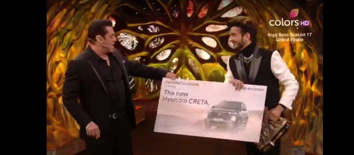showclasstv's tweet photo. Lo ji khel khatam #winner is #MunawarFaraqui 

#BiggBoss17 #SalmanKhan 
But huge respect for my bro #AbhishekKumar https://t.co/Oh9paNma1r
