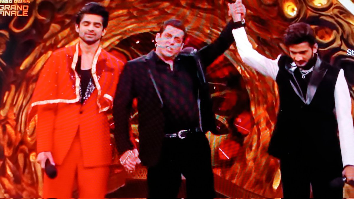 LM1025847381's tweet photo. Thank you so much all supporters and fan bahut khush hoon trophy to Dongri Aagaye
He deserves this trophy 🔥🏆
#MunawarFaruqui
#MKJW 
#BiggBoss17GrandFinale 
#BiggBoss17Finale
#MKJW https://t.co/B5LMVruOnF
