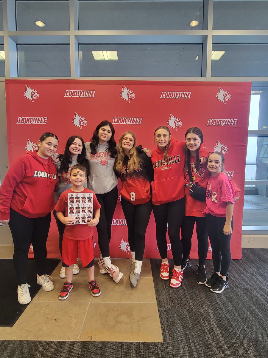 BrandiHart15's tweet photo. Let's go Cards!! #GoCards https://t.co/26QBGVcR0A