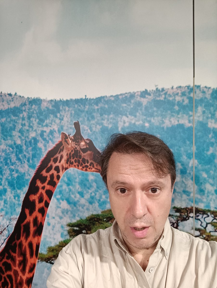 EditorMercado's tweet photo. Confidencias de una jirafa. https://t.co/T6cNaSbzyq