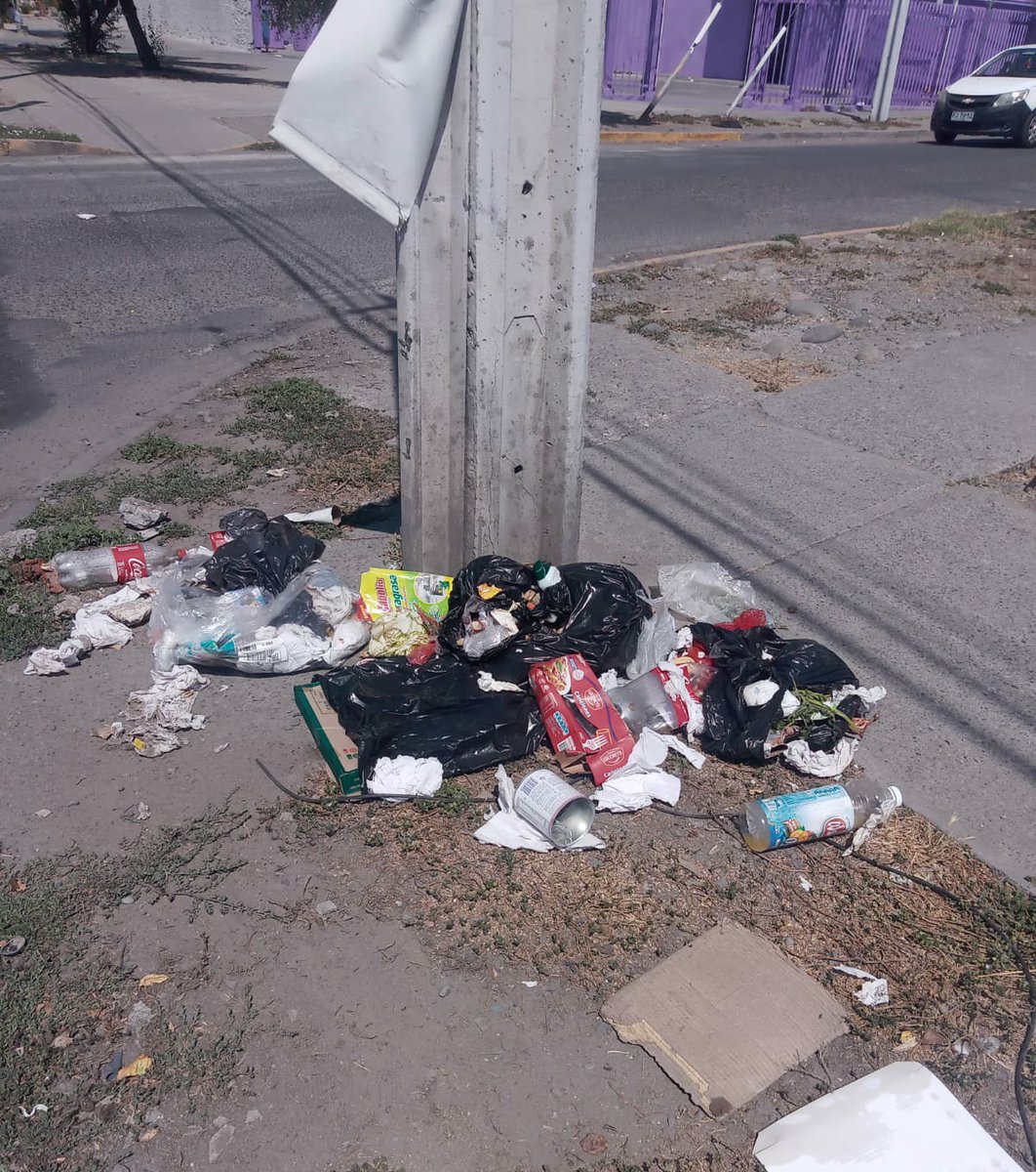 radiolaflorida's tweet photo. @MuniLaFlorida que esta pasando? 
Vecinos comentan que no aparecen cuando avisan al 1416, que van una y otra vez
¿Ya no se aplica la ordenanza municipal en la comuna ?
¿Que pasa con la cámara de colombia tampoco sirve?
San José de la Estrella/El Marmol 
@Contraloriacl @Orrego https://t.co/AVjOnLs2nr