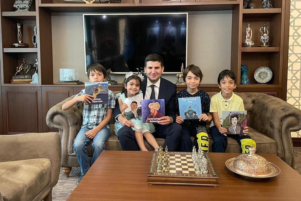 LutfuNebioglu's tweet photo. @ayyildirim1 Ülkü Ocakları ilim irfan yuvasıdır. Her gencimiz birer emanettir bizlere. Gözümüz gibi bakar, aile ferdimiz gibi sahip çıkarız.🇹🇷🇹🇷🇹🇷 https://t.co/RnO0sJGq2z