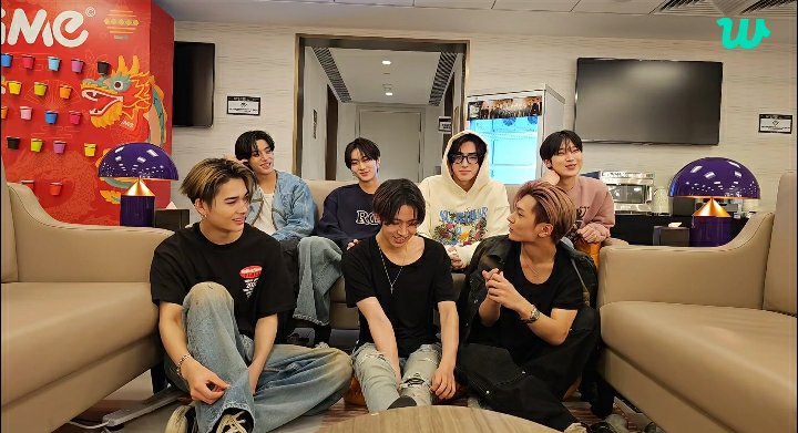 enhypenupdates's tweet photo. [INFO] 240128 

ENHYPEN is now live on Weverse! 

@ENHYPEN_members @ENHYPEN #ENHYPEN #엔하이픈 https://t.co/dBXK3VhDiF