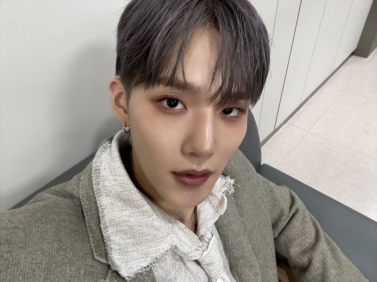 CIX_twt's tweet photo. 가로셀카 

#CIX #FIX #승훈 #김승훈 #내편들 #내뽀뽀들 #KIMSEUNGHUN #SEUNGHUN #スンフン https://t.co/MAe2VxcQjq